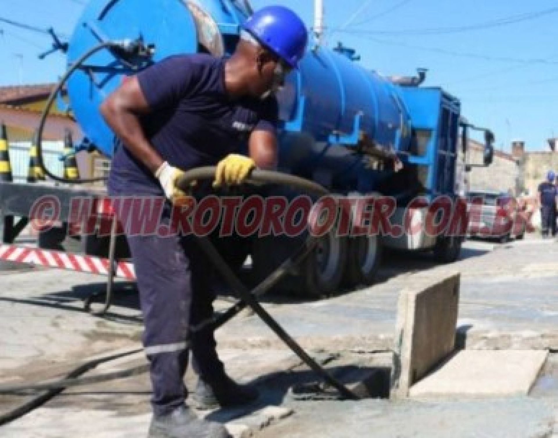 Serviço com Caminhão: Desentupimento e Limpeza de Vacu/Fossas